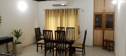 Impeccable 3-bed Apartment in Lahore