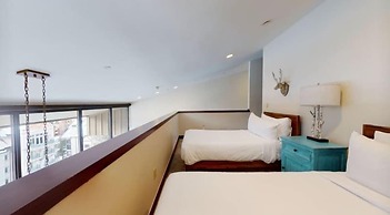 Vail Lionshead Village 3 Bedroom Plus Den With Mountain View