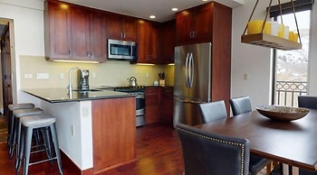 Vail Lionshead Village 3 Bedroom Plus Den With Mountain View