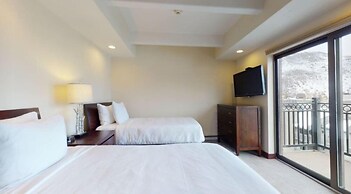 Vail Lionshead Village 3 Bedroom Plus Den With Mountain View