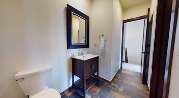 Vail Lionshead Village 3 Bedroom Plus Den With Mountain View