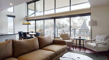 Vail Lionshead Village 3 Bedroom Plus Den With Mountain View