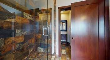 Vail Lionshead Village 3 Bedroom Plus Den With Mountain View