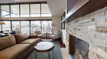 Vail Lionshead Village 3 Bedroom Plus Den With Mountain View