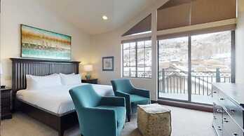 Vail Lionshead Village 3 Bedroom Plus Den With Mountain View