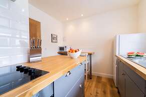 Stylish Spacious 1 bed Apartment - Downtown