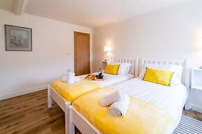 Stylish Spacious 1 bed Apartment - Downtown