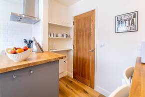 Stylish Spacious 1 bed Apartment - Downtown