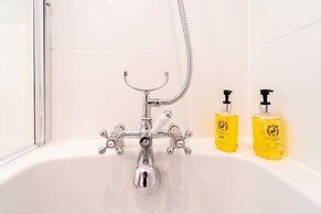 Stylish Spacious 1 bed Apartment - Downtown