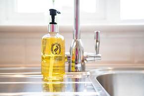 Stylish Spacious 1 bed Apartment - Downtown