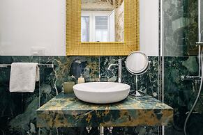 Central W Apartment and Rooms by DuHomes