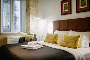 Central W Apartment and Rooms by DuHomes