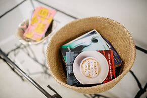 Central W Apartment and Rooms by DuHomes