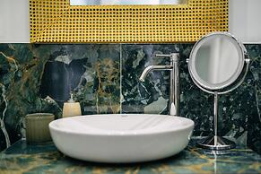 Central W Apartment and Rooms by DuHomes