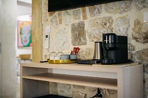 Central W Apartment and Rooms by DuHomes