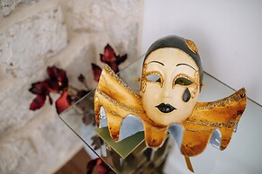 Central W Apartment and Rooms by DuHomes