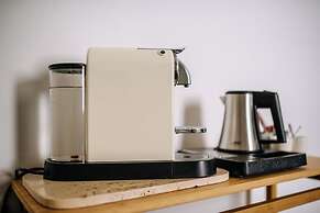 Central W Apartment and Rooms by DuHomes