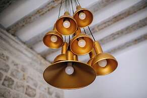 Central W Apartment and Rooms by DuHomes