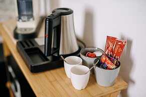 Central W Apartment and Rooms by DuHomes