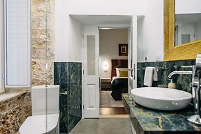 Central W Apartment and Rooms by DuHomes