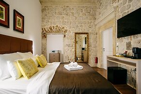 Central W Apartment and Rooms by DuHomes