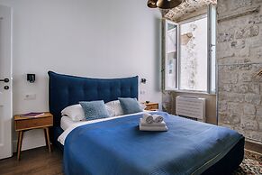 Central W Apartment and Rooms by DuHomes