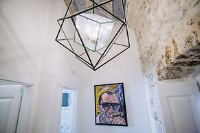 Central W Apartment and Rooms by DuHomes