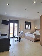 RAFKON Luxury Apartments - Myrina