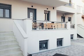 RAFKON Luxury Apartments - Myrina