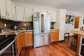 The Rose 5 Bedroom Cabin by RedAwning