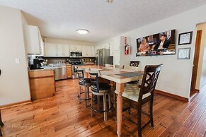 The Rose 5 Bedroom Cabin by RedAwning