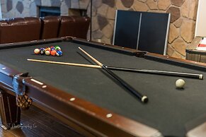 The Rose 5 Bedroom Cabin by RedAwning