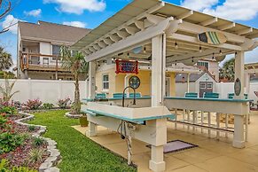 531 Nf 2 Bedroom Home by RedAwning