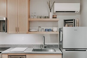 08mbr - Starlink - Gas F/p - Bbq - Sleeps 2 Home by RedAwning