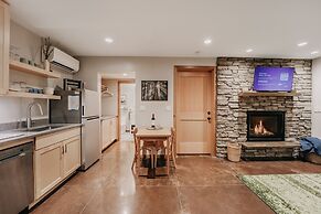 08mbr - Starlink - Gas F/p - Bbq - Sleeps 2 Home by RedAwning