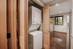 08mbr - Starlink - Gas F/p - Bbq - Sleeps 2 Home by RedAwning