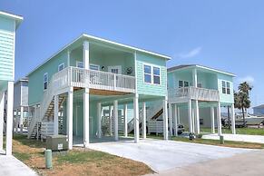 Turtle Cove 3 Bedroom Home by RedAwning