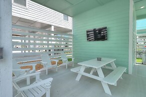 Turtle Cove 3 Bedroom Home by RedAwning