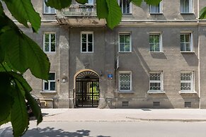 Atmospheric Apartment Walicow by Renters