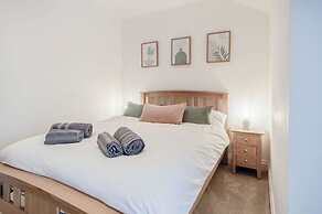 Flat 2 - 2 Bedroom Apartment - Tenby
