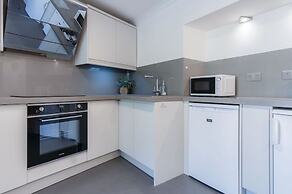 Flat 2 - 2 Bedroom Apartment - Tenby