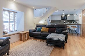 Flat 2 - 2 Bedroom Apartment - Tenby