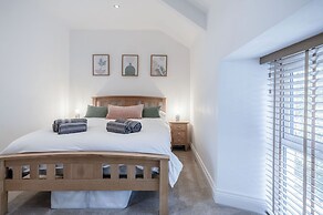 Flat 2 - 2 Bedroom Apartment - Tenby