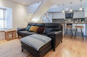 Flat 2 - 2 Bedroom Apartment - Tenby