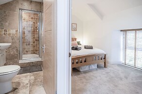 Flat 2 - 2 Bedroom Apartment - Tenby