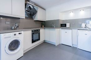 Flat 2 - 2 Bedroom Apartment - Tenby