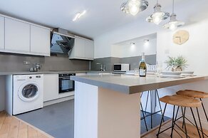 Flat 2 - 2 Bedroom Apartment - Tenby