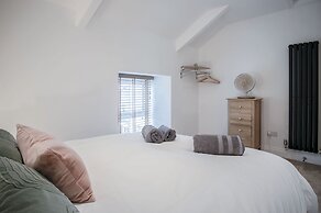 Flat 2 - 2 Bedroom Apartment - Tenby