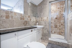 Flat 2 - 2 Bedroom Apartment - Tenby