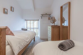 Flat 2 - 2 Bedroom Apartment - Tenby